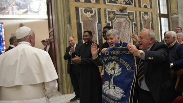 El papa Francisco pide a los peluqueros que eviten los chismes