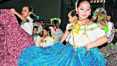 Concurso Nacional de la Pollera