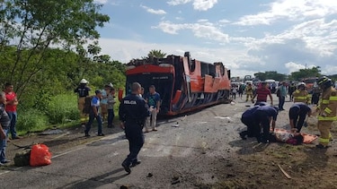 Al menos 30 personas heridas tras el vuelco de un bus en Coclé