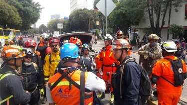 Rescatistas panameños viajan a Morelos a seguir con búsqueda de víctimas