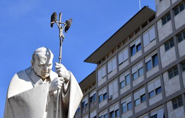 Vaticano: el papa Francisco tuvo una noche estable, pero requiere oxígeno