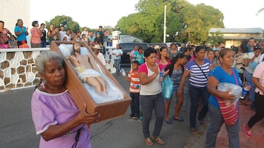 Antoneros reciben con júbilo al santo Cristo de Esquipulas