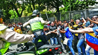 CNE declara válidas firmas para avanzar con referéndum