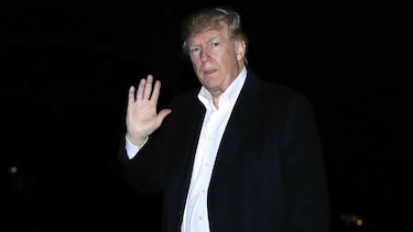 Trump regresa a Estados Unidos para afrontar escándalo de Roy Moore