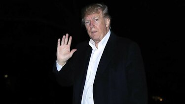 Trump regresa a Estados Unidos para afrontar escándalo de Roy Moore