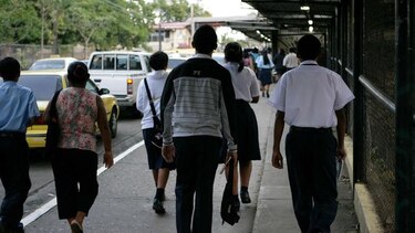 Meduca advierte: funcionarios no pueden solicitar dinero para separar cupos escolares