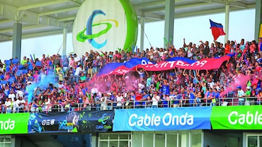 Un imbatible león espera en su guarida