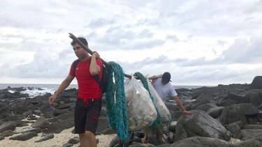 Jornada de recolección de basura dentro del refugio de vida silvestre en Isla Iguana