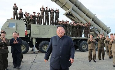 Líder de Corea del Norte supervisó la prueba del lanzamisiles múltiple