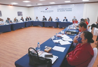 Ejecutivo debe decidir sobre ajuste al salario mínimo