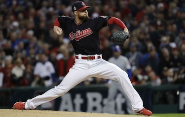 Indios pegan primero gracias a Pérez y Kluber