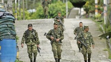FARC obligan a indígenasa cargar alijos de cocaína