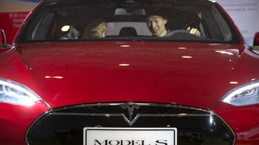 Tesla lanza versión económica del Model S