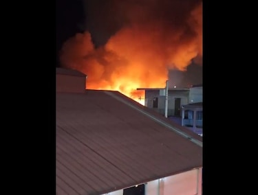 Emergencia en el Barrio Chino por incendio; bomberos atienden la situación