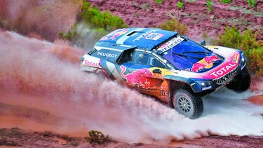 Peterhansel gana; Sainz sigue de líder