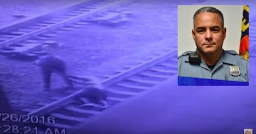 Video: Oficial de policía de Nueva York se lanza a las vías del tren y rescata a hombre que trataba de suicidarse