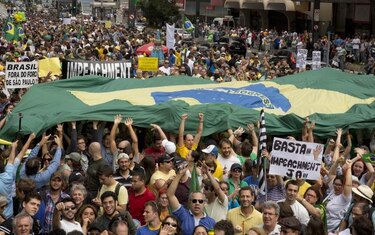 Rousseff dice que el caso de corrupción en Petrobras 'cambiará Brasil'