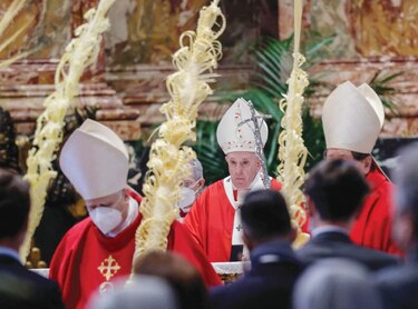 Pocos fieles en misa del Domingo de Ramos  