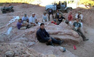 Hallan en Argentina fósiles de dinosaurio de peso equivalente a 14 elefantes