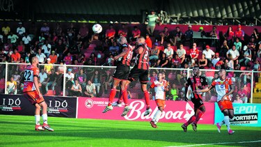 Duelo de punteros en Colón