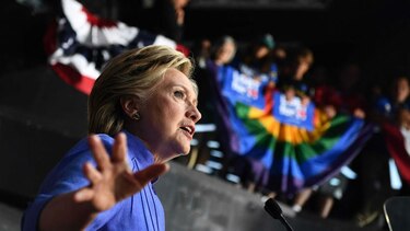 Hillary Clinton dice que 'no será desviada' de su ruta
