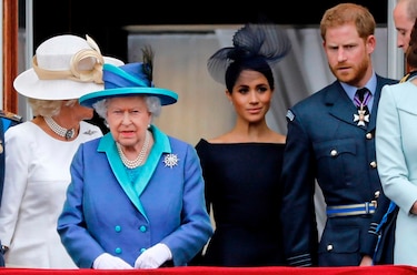 La reina Isabel II pide una solución rápida tras conmoción por anuncio de Enrique y Meghan