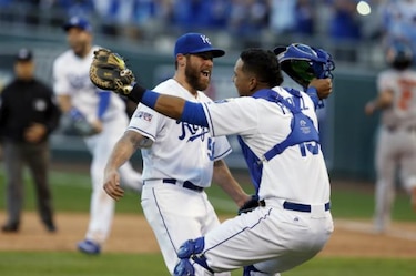 Reales barren a los Orioles y avanzan a la Serie Mundial