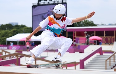 Niñas de 13 años ganan oro y plata en la primera competencia de ‘skate’ femenino de los Juegos Olímpicos