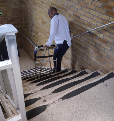 Pacientes del Complejo Hospitalario sufren por la falta de ascensores operativos