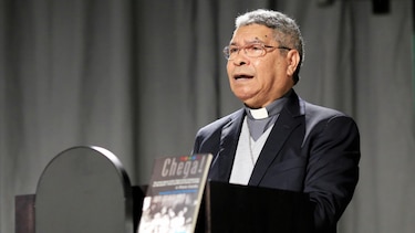 El Vaticano confirma sanciones contra el exobispo