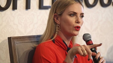 Charlize Theron: idea de armar a los maestros en Estados Unidos es ‘indignante’