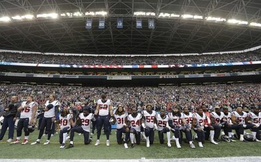 NFL restringe protestas durante el himno