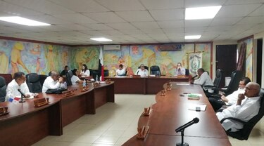 Concejales santeños advierten del avanzado deterioro del edificio que ocupan