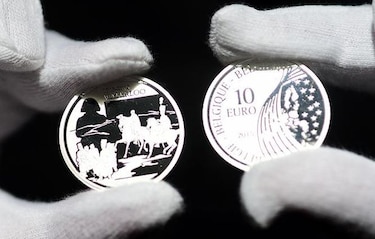 Bélgica acuña una moneda de 2.5 euros pese a la oposición de París por Waterloo