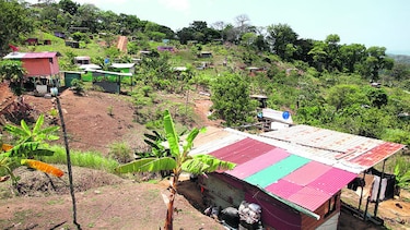 Hoy prosigue desalojo de familias en cerro Galera