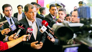 Empujan reforma para reelegir a Correa