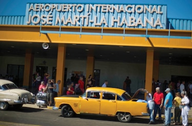 Cuba recortará la llegada de vuelos ante el incremento de casos