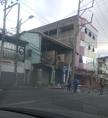 Sismo de magnitud 6 en provincia ecuatoriana fronteriza con Colombia deja daños materiales