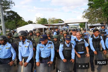 Militares asumirán el control de cárceles hondureñas tras la muerte de 46 reclusas
