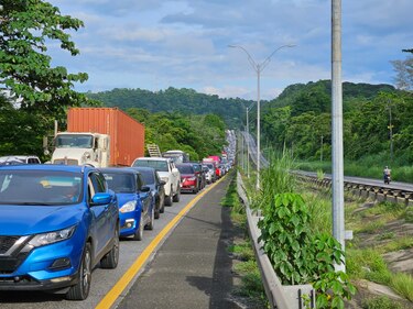 Cierre de vías en varios puntos de la ciudad capital y Panamá Oeste atrapó a cientos de conductores 