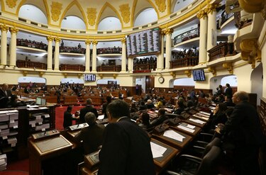 Congreso de Perú niega permiso a presidente Castillo para asistir a toma de posesión de Petro