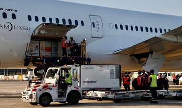 Chile recibe vacunas chinas monodosis CanSino, con casos al alza