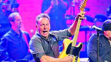 Springsteen cayó de sorpresa en un bar y cantó por dos horas