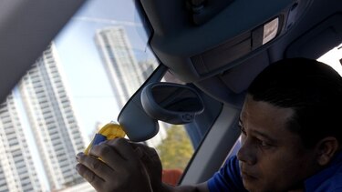 Tarjetas en los corredores tienen sus días contados