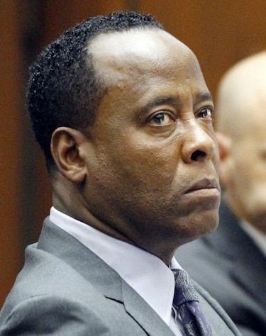 Médico de Jackson no tendrá que pagar restitución a familiares