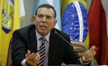 Copa América Centenario sigue en pie, afirma presidente de Conmebol