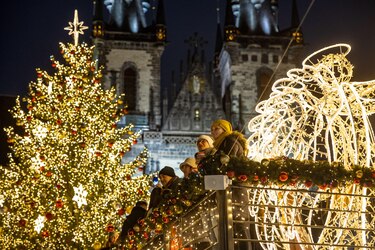 Así se ilumina el mundo para recibir la Navidad