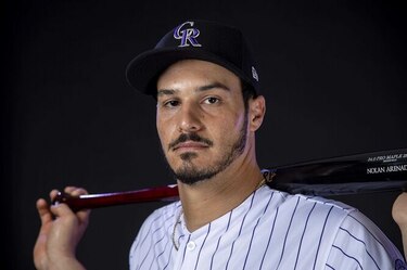 Rockies y Arenado pactan extensión de contrato por 260 millones