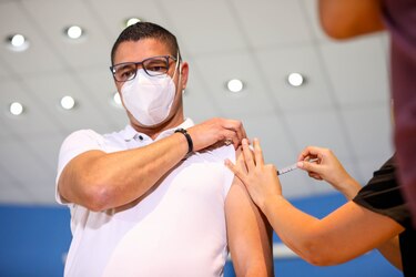 Costa Rica busca acelerar ritmo de vacunación con dosis de AstraZeneca