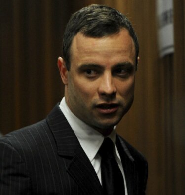 Difunden vídeo en que Pistorius reconstruye el momento en que mató a su novia